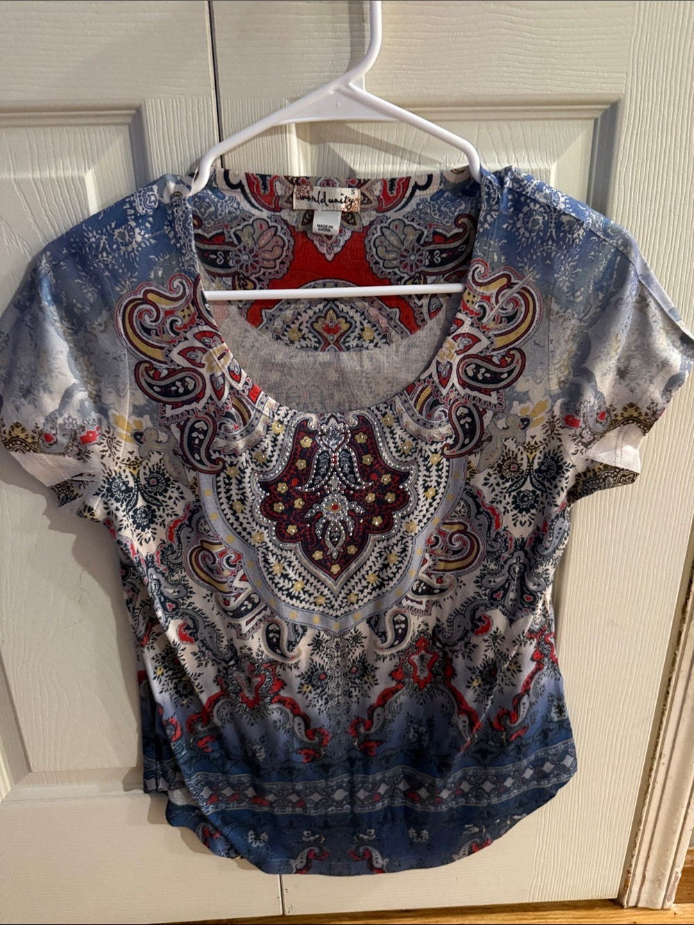 World Unity Paisley-Detail Short Sleeve Tee in Blue and Red Size Small